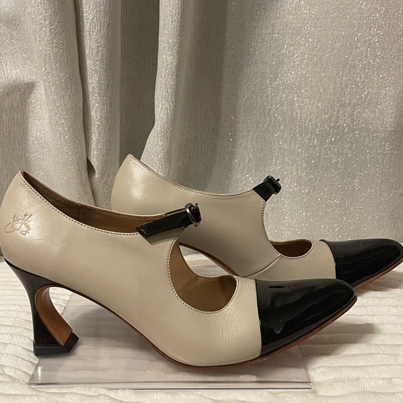 John Fluevog “Malala” Mary Jane’s Cream with Black Patent Toe and Heel - Picture 2 of 7